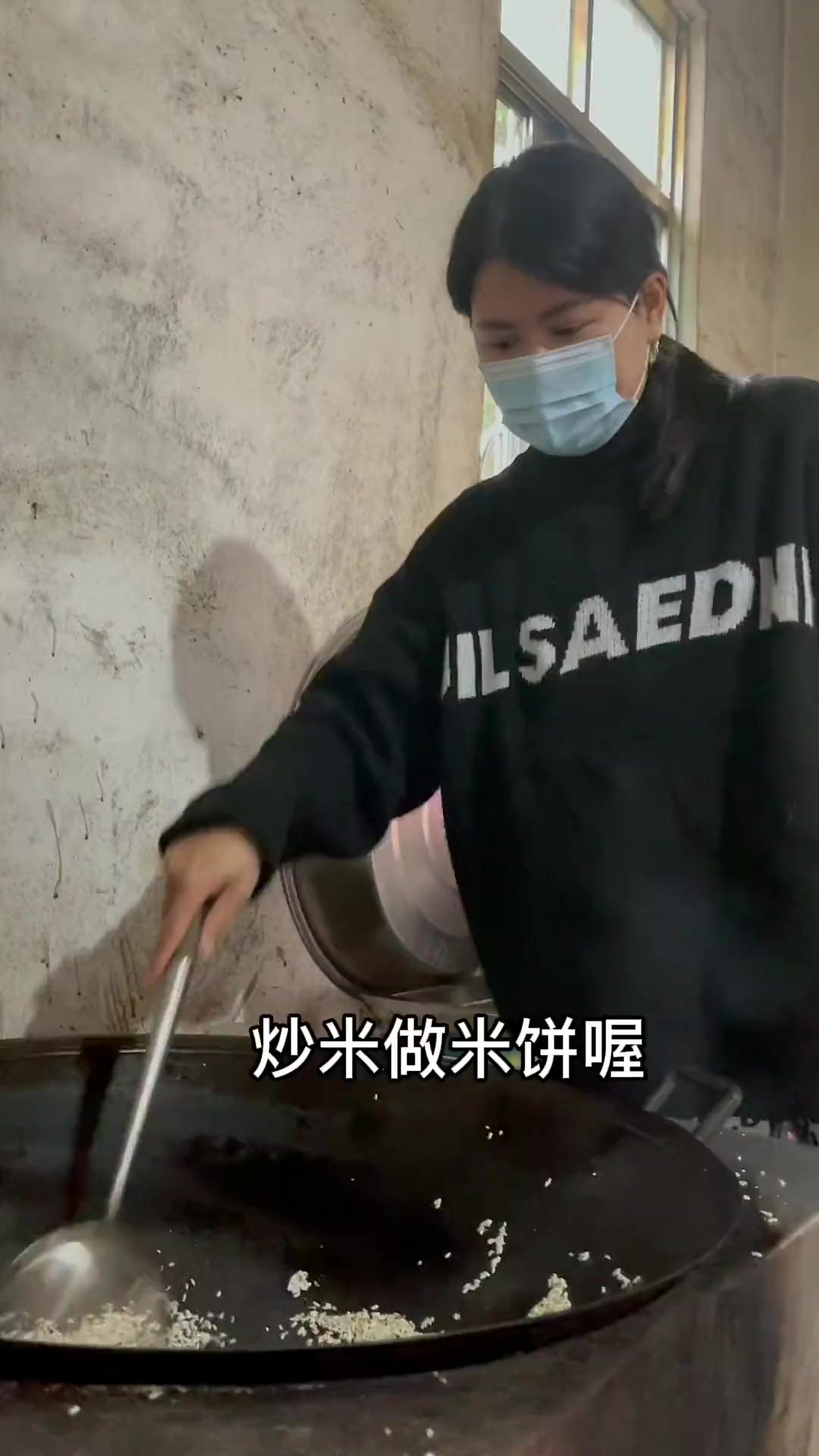 学做广西传统手工糯米饼，炒米打饼做法