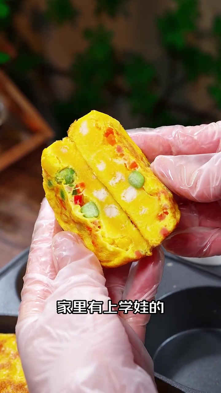 你绝对想不到,仅用一个昨晚吃剩的馒头外加三颗草鸡蛋、就可以做出全家人都爱吃的营养早餐#早饭