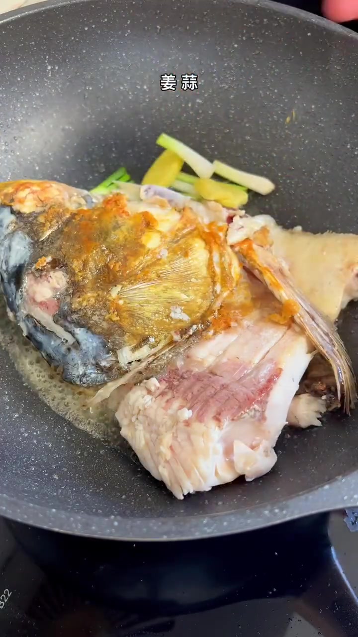 鱼头豆腐汤鲜美，大小朋友都爱喝