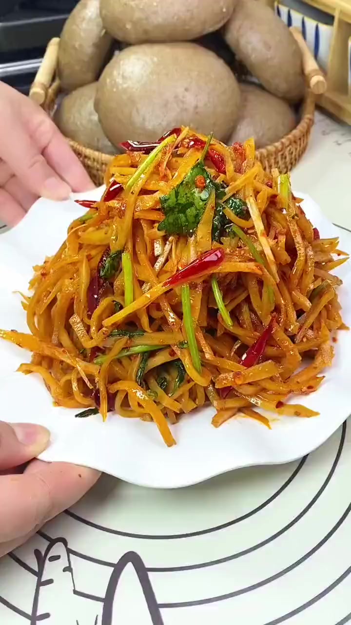 配酸辣咸菜丝，夹馍配稀饭美得很