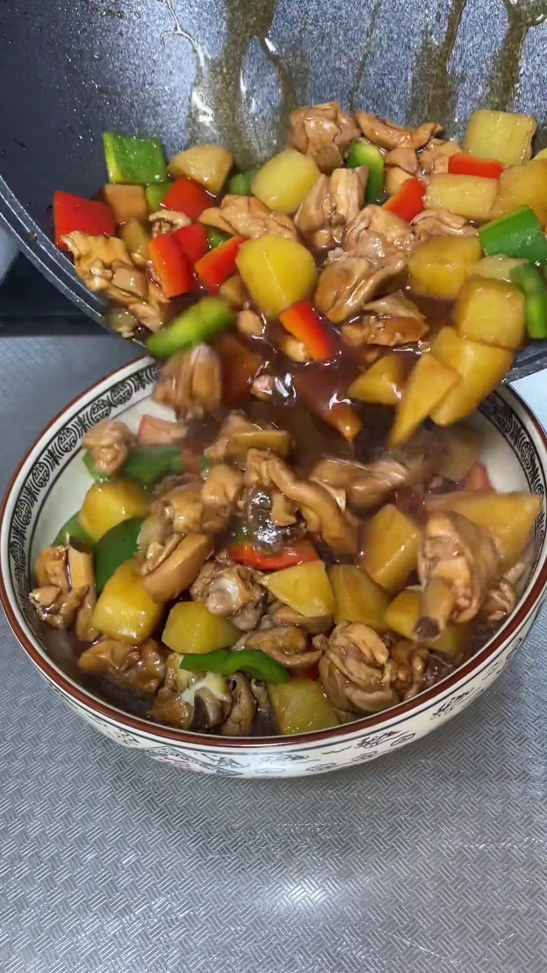儿子想吃黄焖鸡米饭，必须安排，爱在一日三餐里