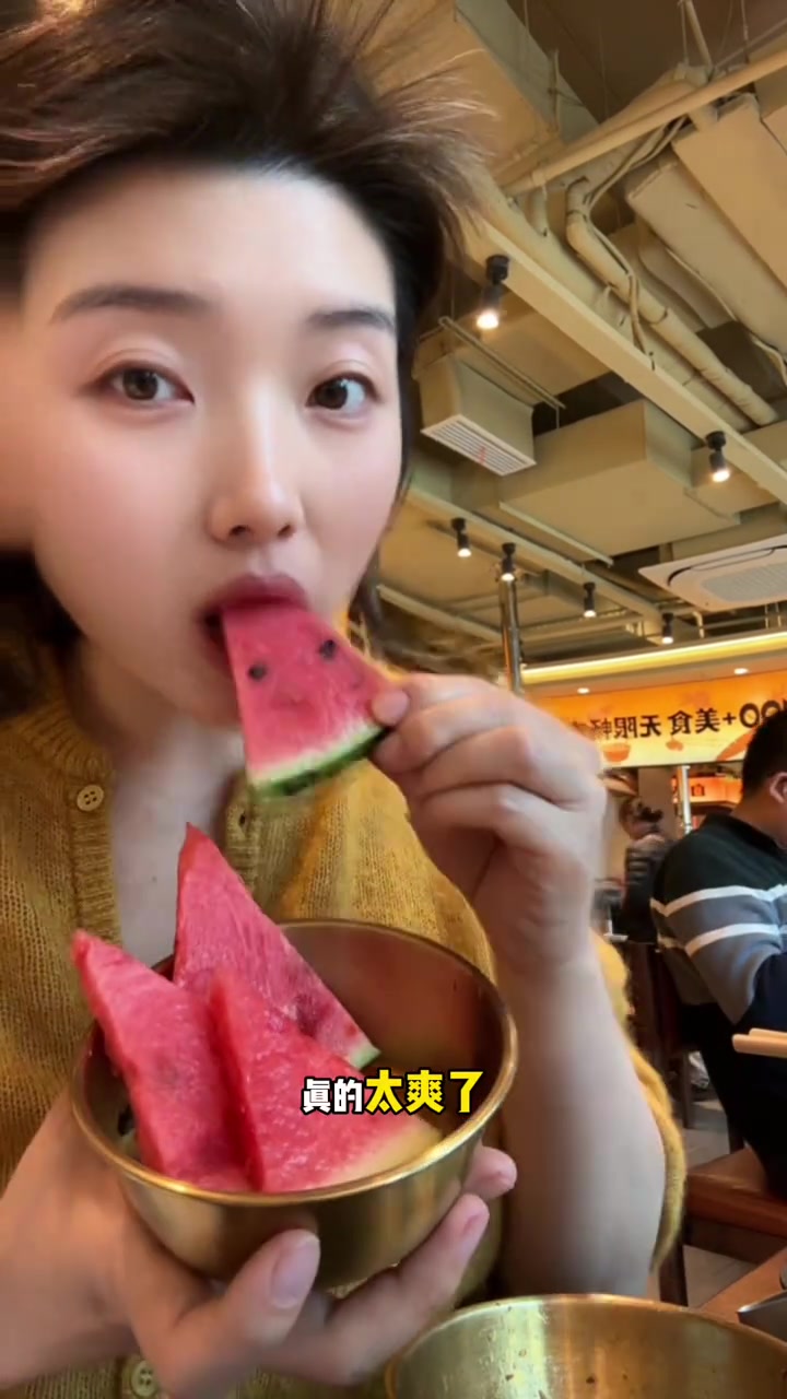 暴食6000大卡甜品烤肉梅花糕吃的肚子快裂了无锡美食