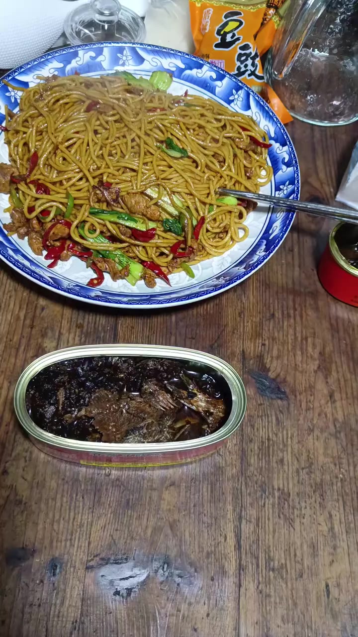 这个正版的豆豉鲮鱼确实品质要比一般的豆豉鲮鱼要好很多