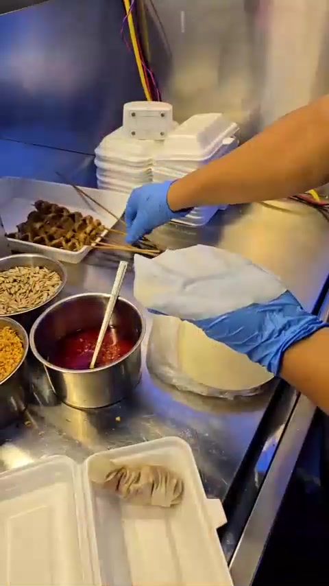 清丰地摊美食烙馍卷面筋