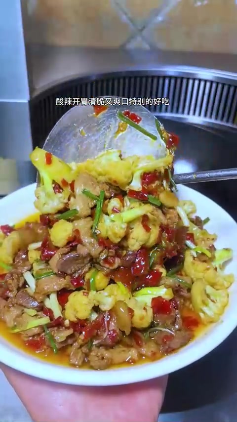 不用焯水过油的糟辣椒炒花菜，酸辣开胃清脆爽口，好吃下饭！