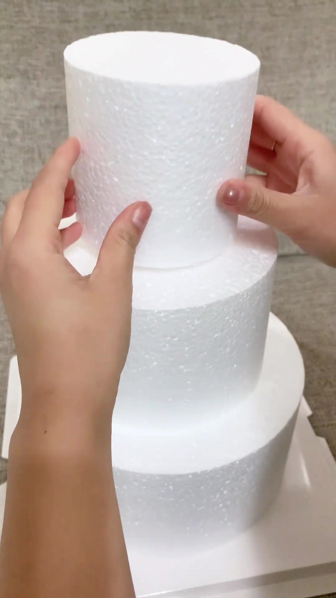 给两岁宝宝DIY零食蛋糕，妈妈仪式感让娃超开心