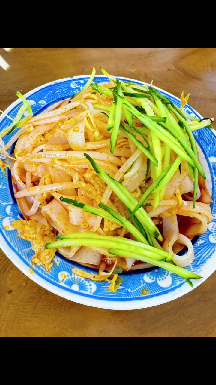 逛潼关古城吃酥脆肉夹馍和香酿皮