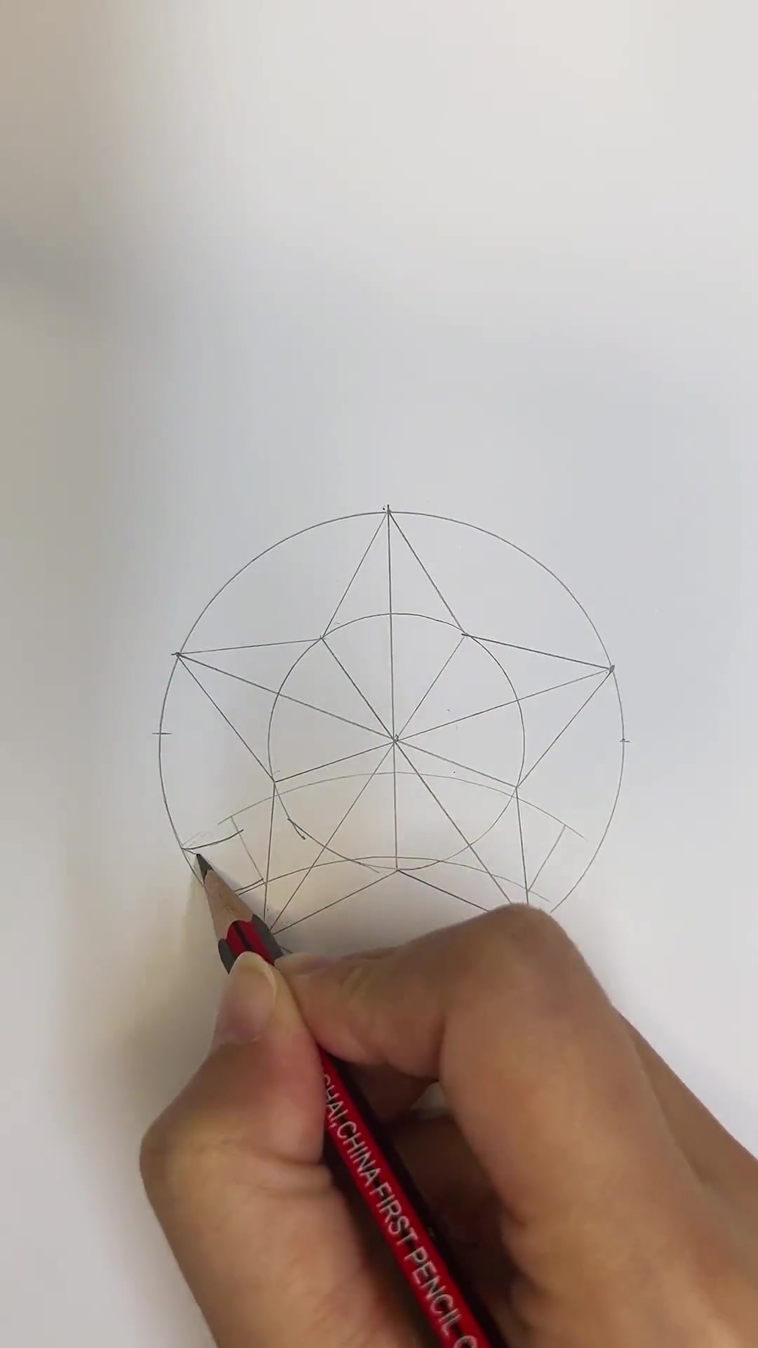不会画中国少先队队徽?来看这个简笔画教程