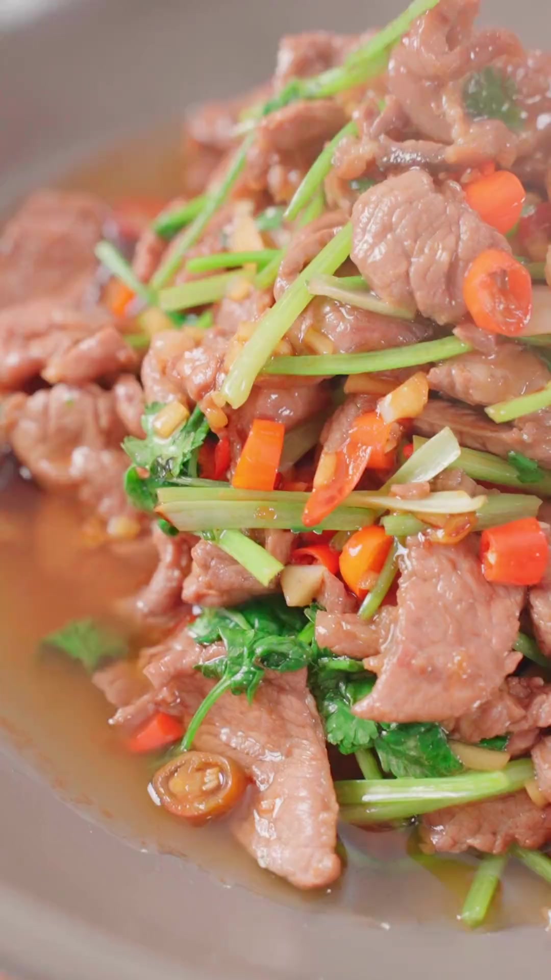 「小炒嫩羊肉」小强有事外出三天,马上回来,这几天大强顶上给咱们做几个简单的家常菜