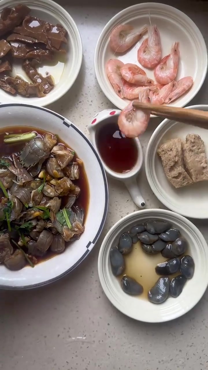 浙江人的早餐标配,一碗泡饭配几碟小菜,又吃美了!