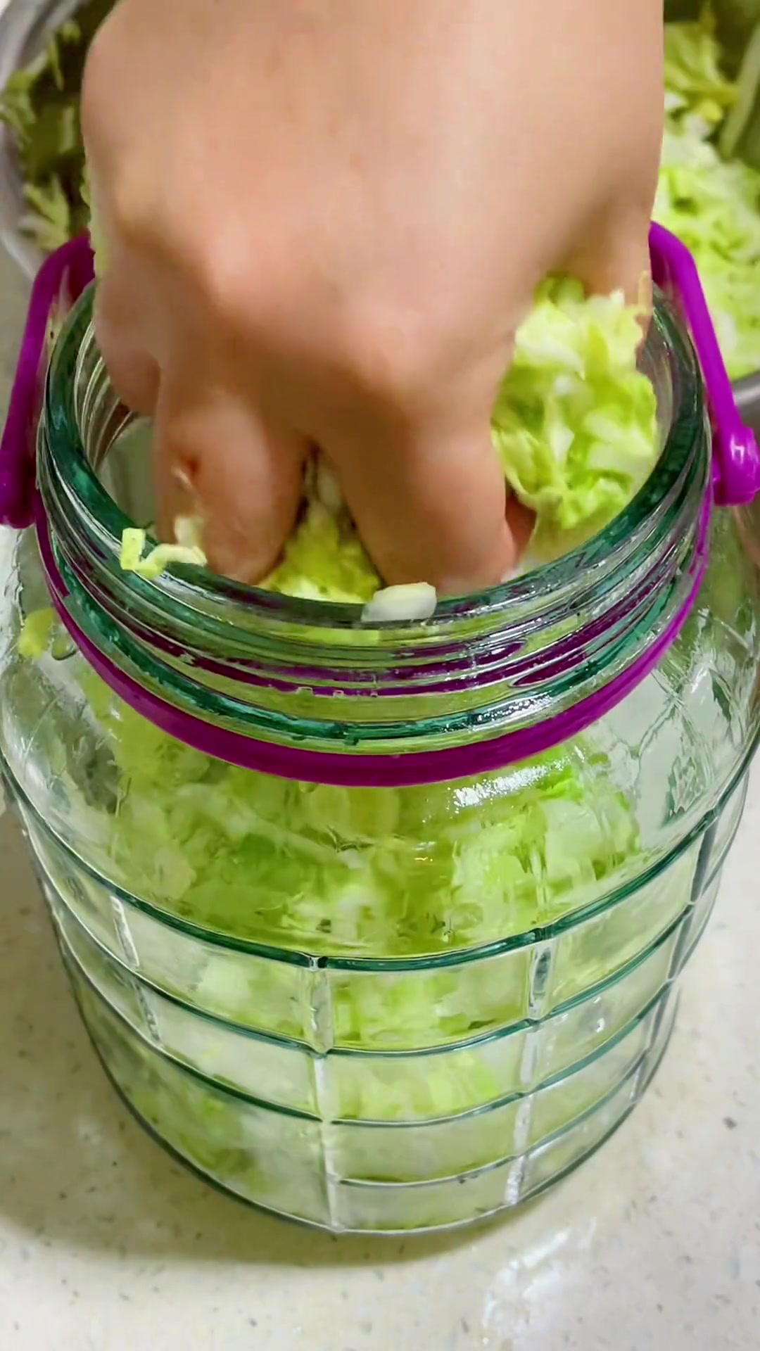 在家做东北酸菜，教你腌制方法