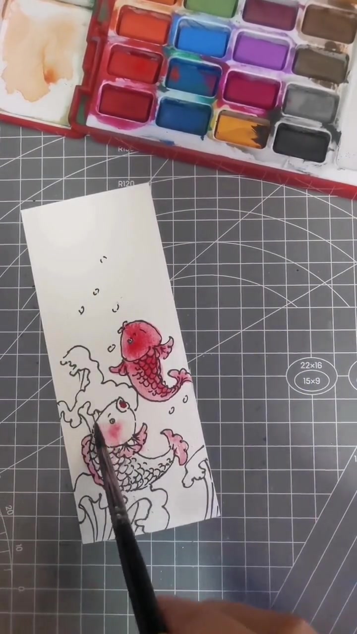 用《小鲤鱼跳龙门》做书签，帮你记住书里内容