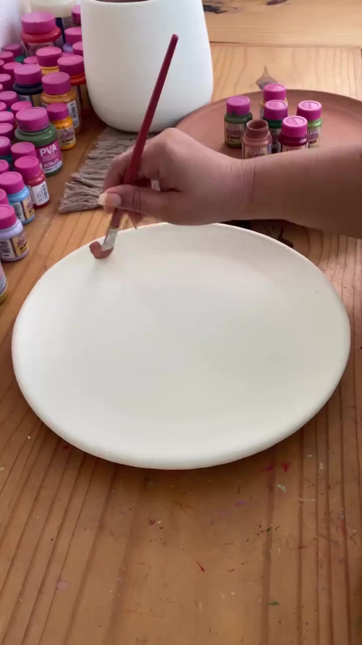 沉浸式手绘陶瓷，看设计师如何在陶瓷上画出绝美花草装饰