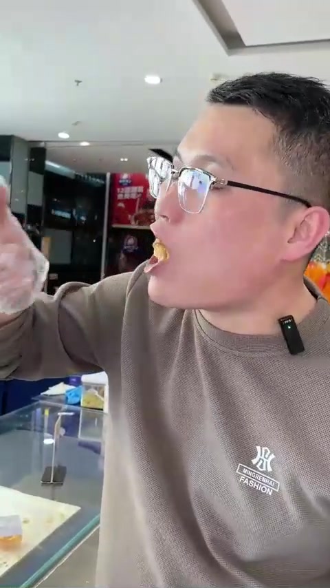 万达三楼的澳挞现烤可颂蛋挞，现做现卖，颜值高配料足还酥脆