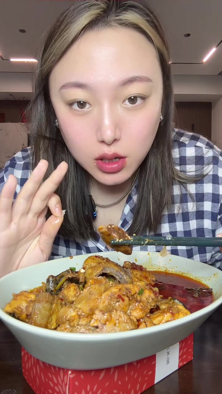 安康鱼肚的独特风味，让人回味与期待