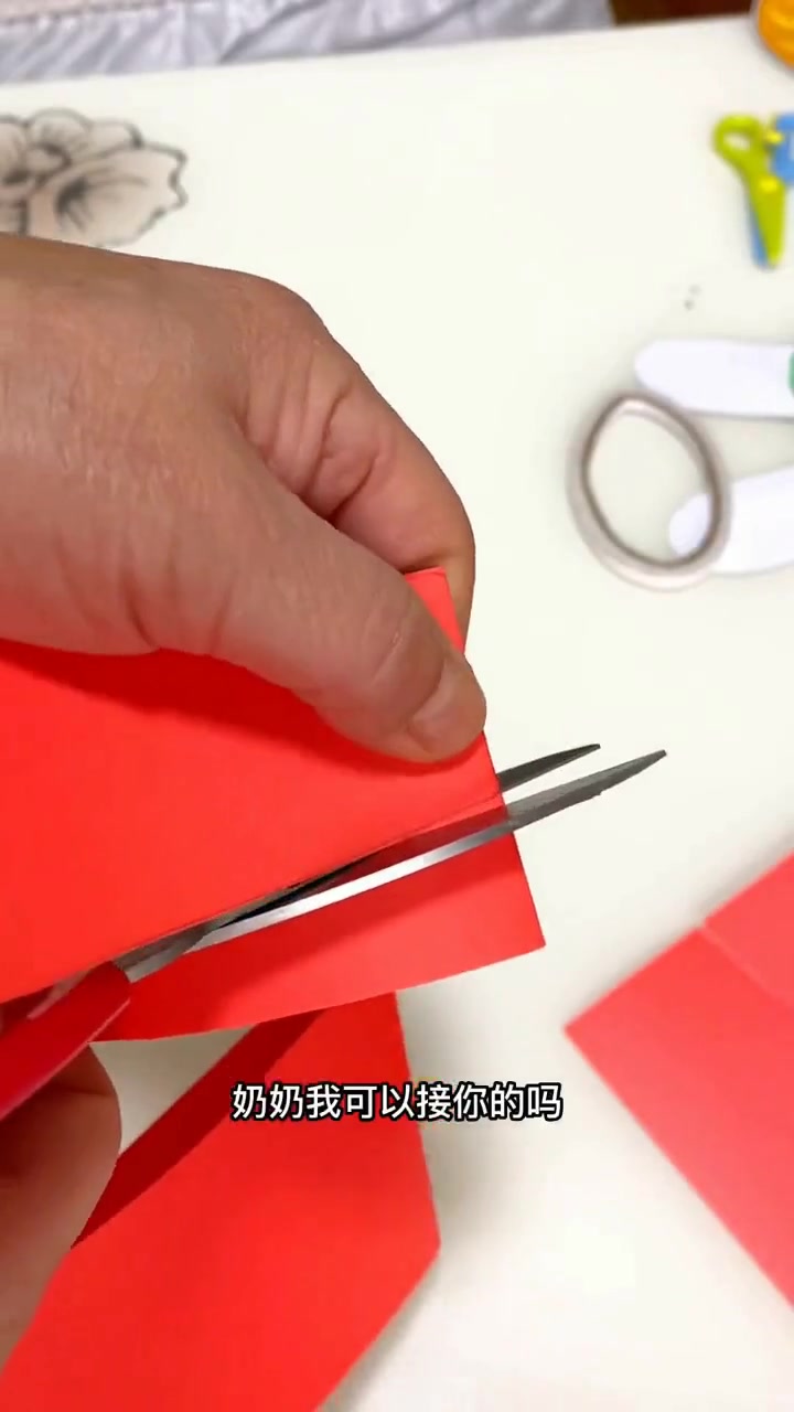 周末和可乐一起做兔子头饰,锻炼了思维能力