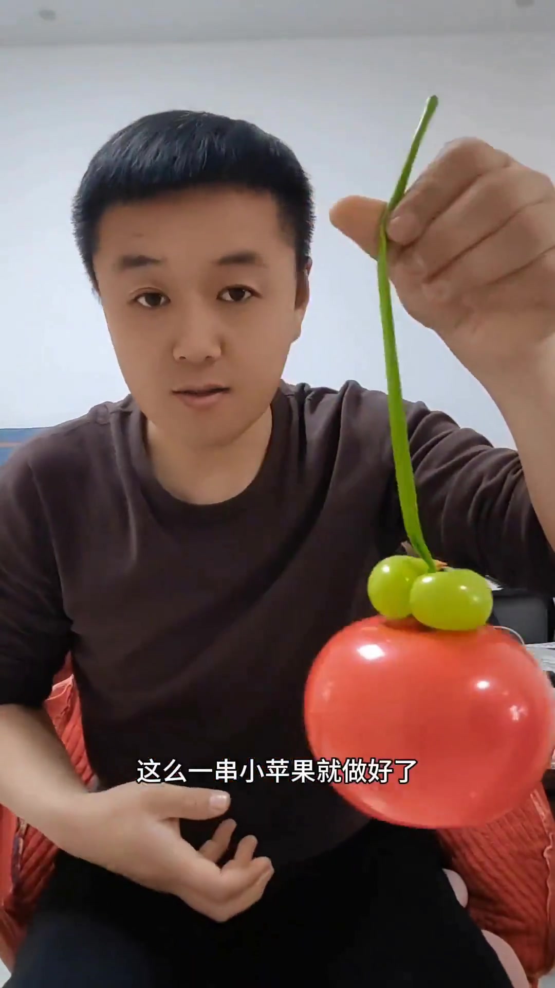 超有趣的气球飞天章鱼和苹果手工教程