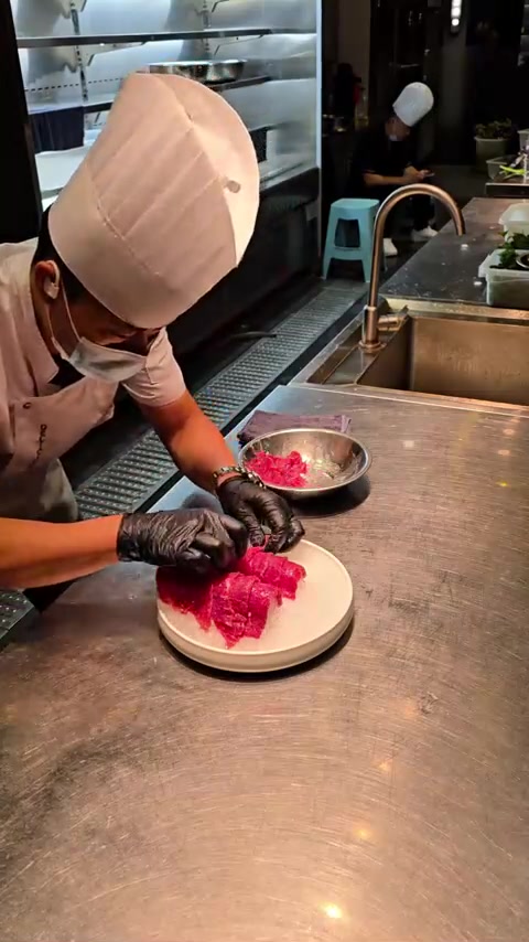 火锅嫩牛肉,创意摆盘做法