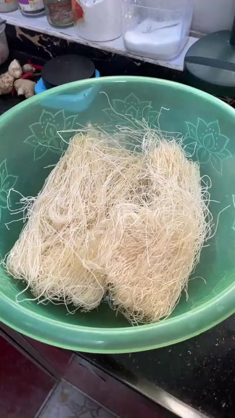 火腿肠鸡蛋炒米粉