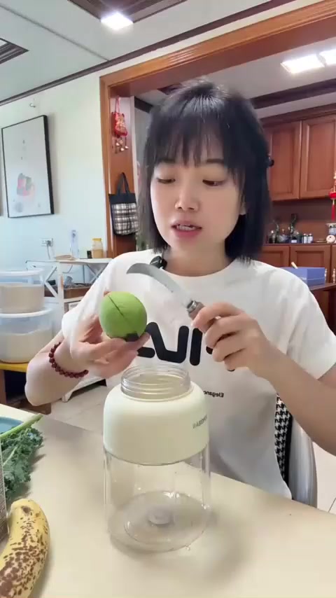 牛油果香蕉羽衣甘蓝汁，通畅养颜，适合熬夜皮肤问题