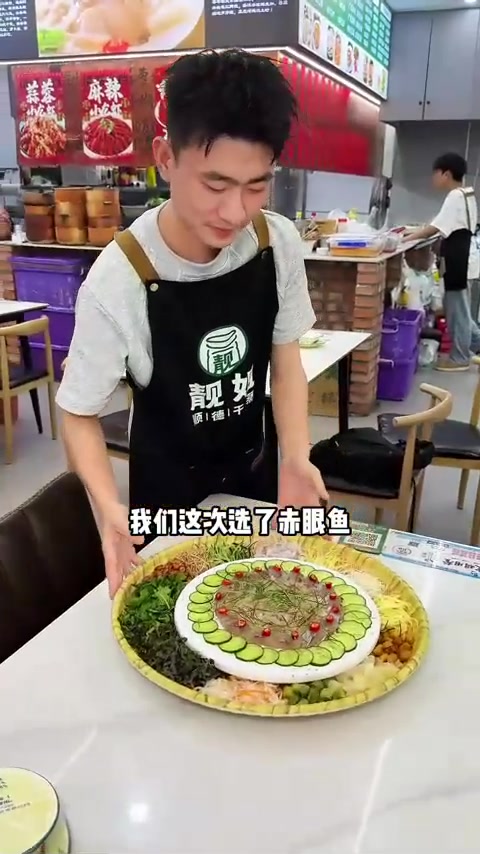在南浔吃上了顺德鱼生,南浔古镇附近美食推荐,靓姐顺德干蒸菜