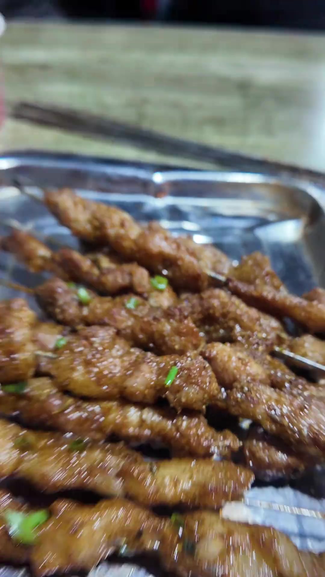 汉口民主街烧烤摊,腰子肉筋香韧有味