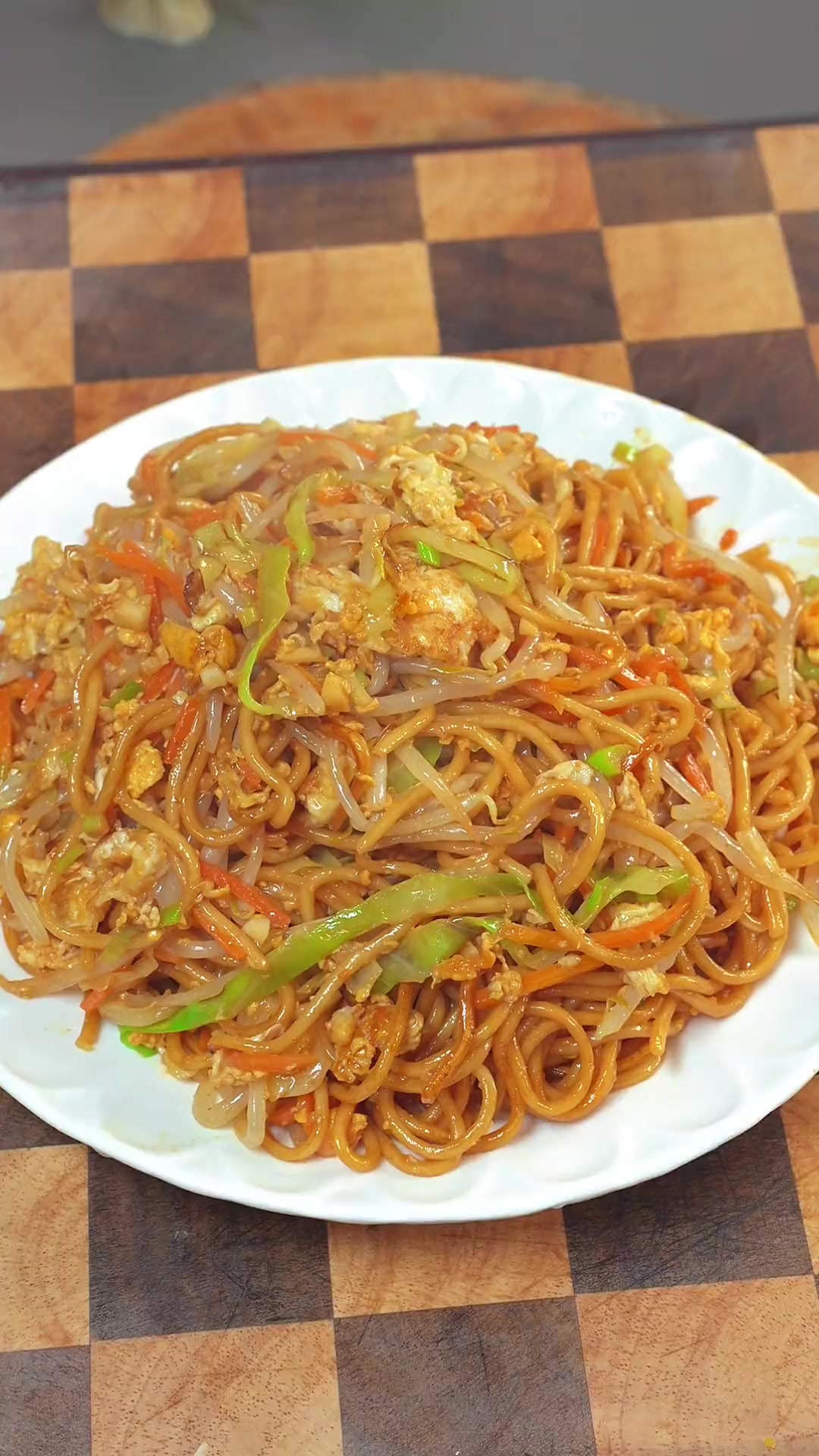 炒面的做法 以后想吃炒面了,你又像我这样干香劲道,做法简单又好吃#炒面的做法 #面条的n种