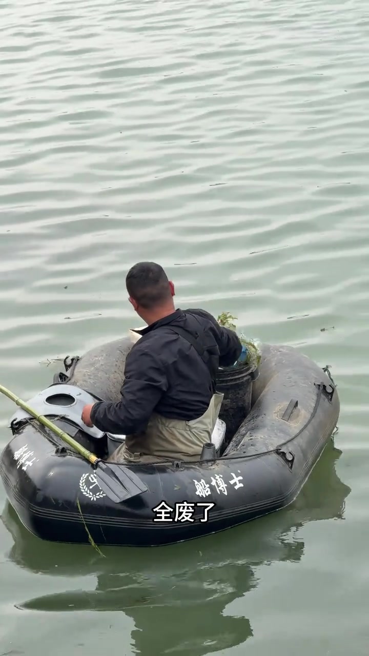 钓鱼佬嘲笑我们抓鱼太单一?今天和发小下河,鲫鱼黑鱼鲶鱼鳜鱼芝麻鱼扁鱼装满筐,还扔了很多看不