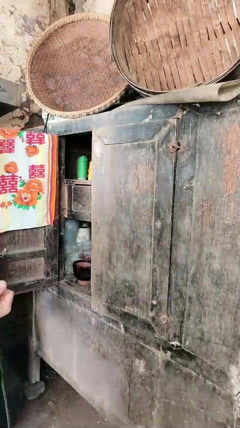 重庆外婆家：100多年的老衣柜，奶奶结婚的宝贝，山胡椒辣椒酱