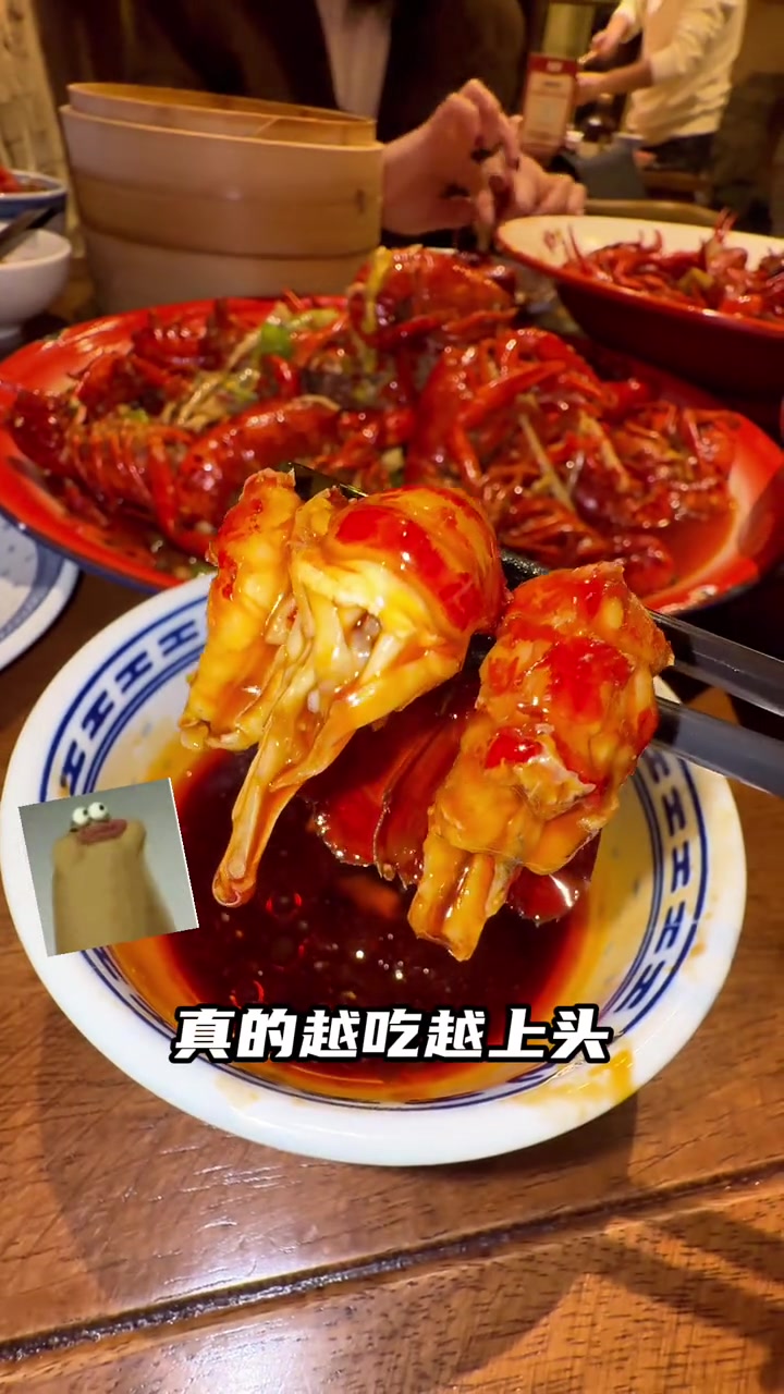 成都小龙虾季开启,爆炒炮头龙虾等你尝!