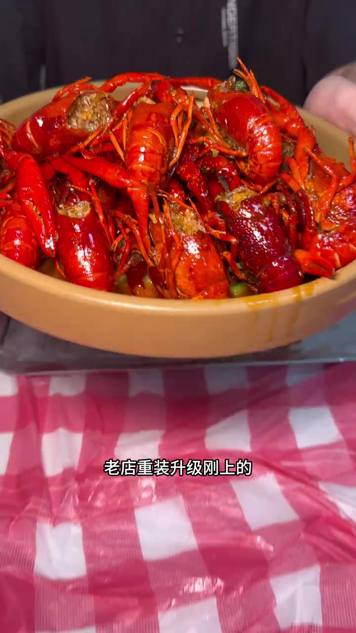 武汉三眼桥宵夜测评,人均20+龙虾烧烤炒菜套餐!