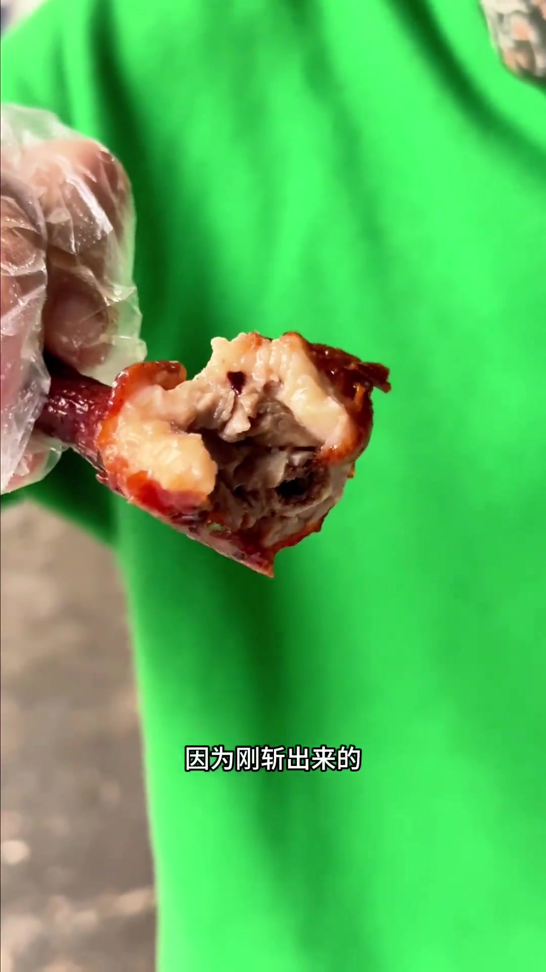 芜湖蓝義興红皮烤鸭,油亮酥脆,鲜嫩多汁!