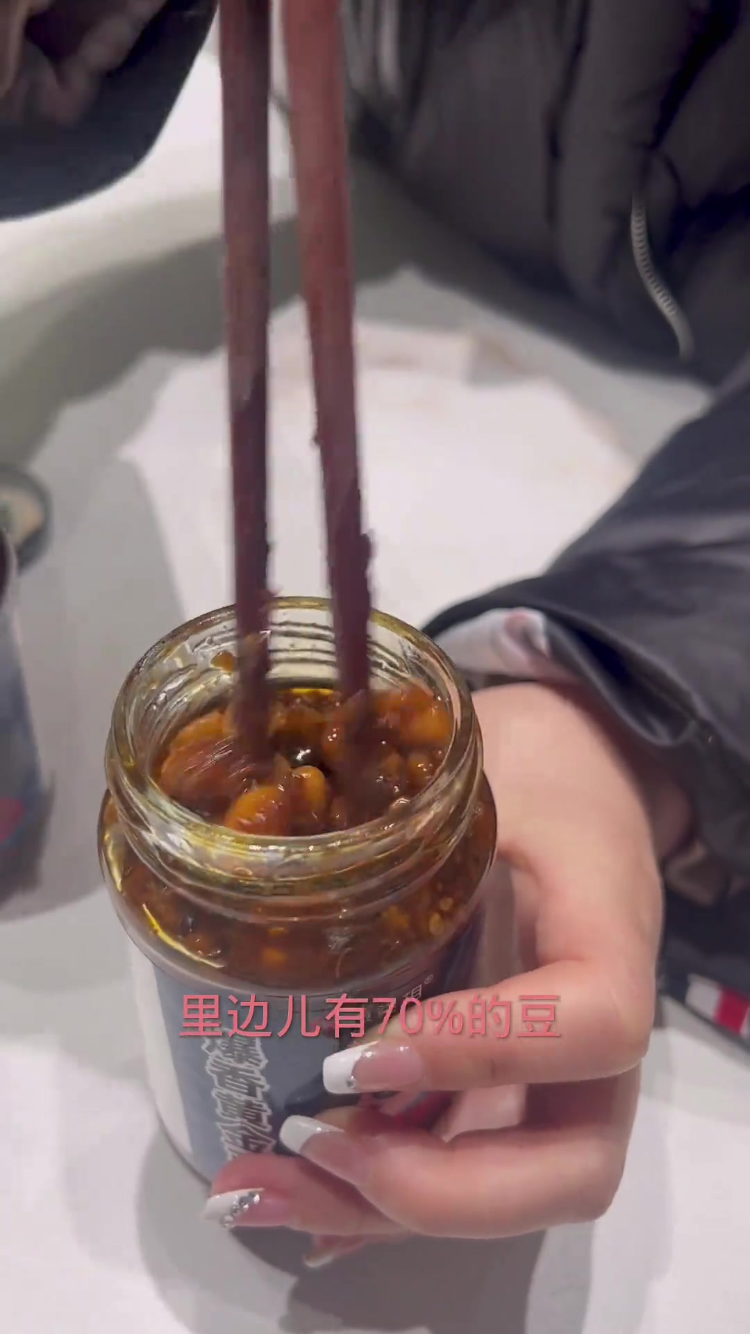 弟弟烫发后回家喊饿，一碗面条配黄金豆真香