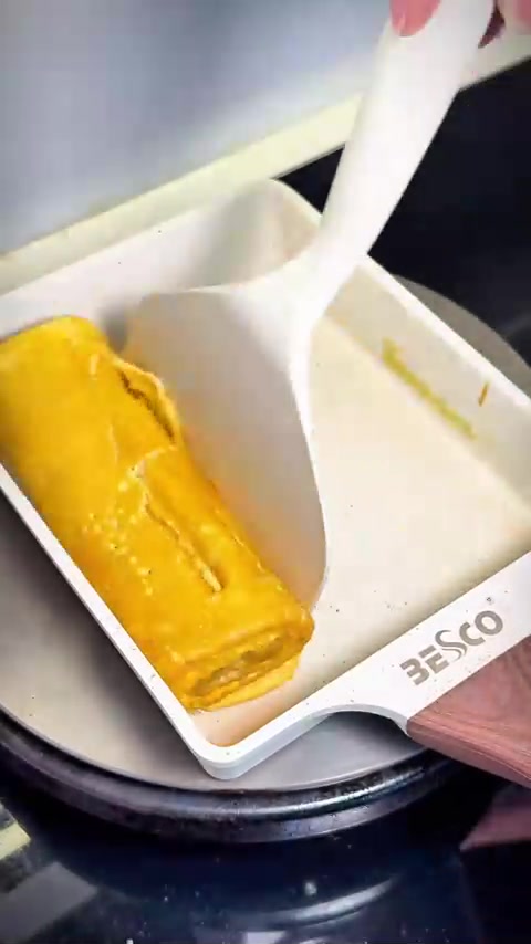 不爱吃蔬菜的宝宝，试试蔬菜厚蛋烧和虾仁饭团，营养美味！