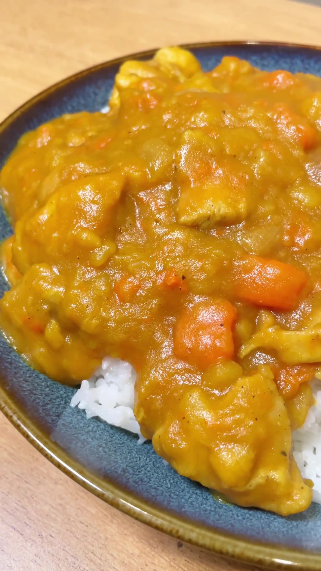 这样做鸡肉咖喱饭，肉嫩咖浓味道好