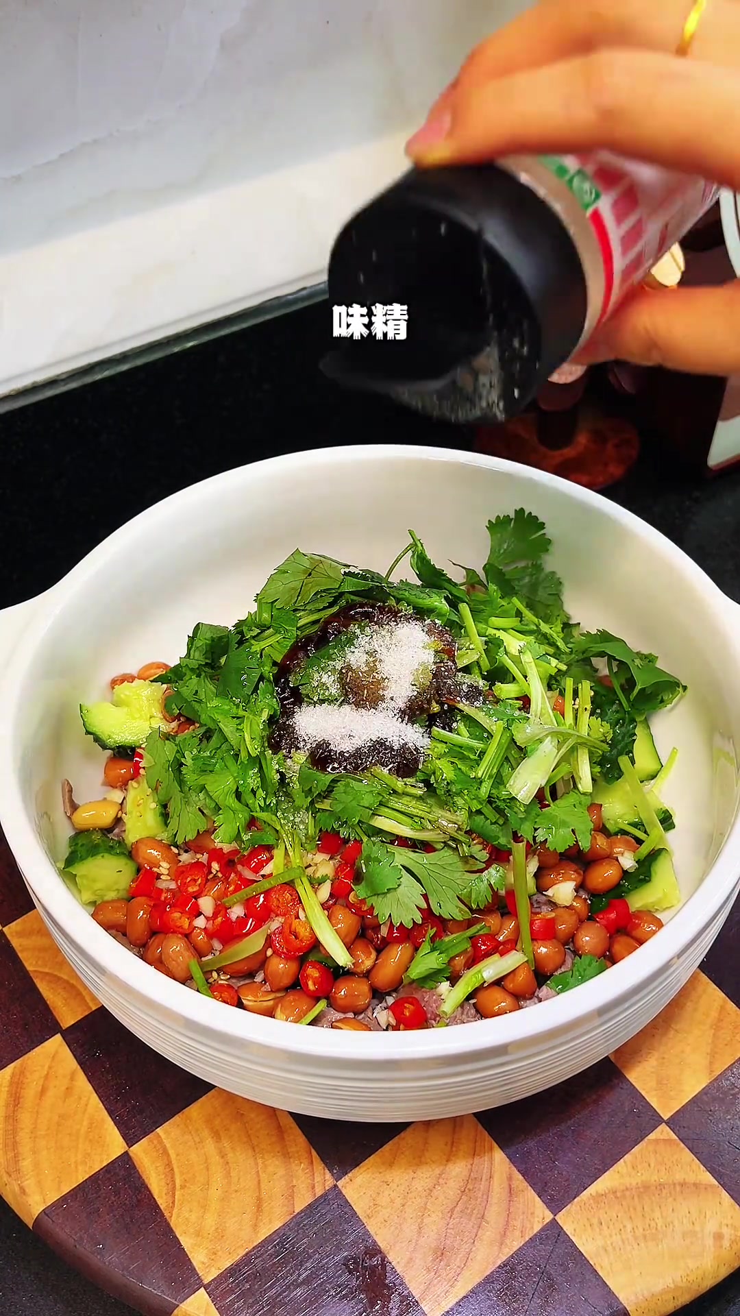 天热5分钟做一碗凉拌牛肉,牛肉滑嫩有嚼劲,黄瓜清脆入味好好吃 #凉拌牛肉 #家常菜 #凉拌