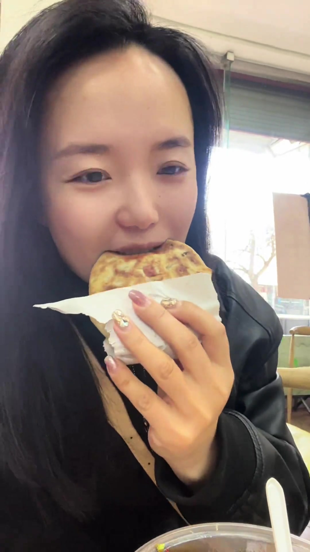 你们推荐的肉火烧真好吃，我吃俩，胖是有原因的