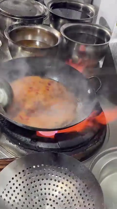 尝一口难忘的特色美食，做菜认真用真实材料
