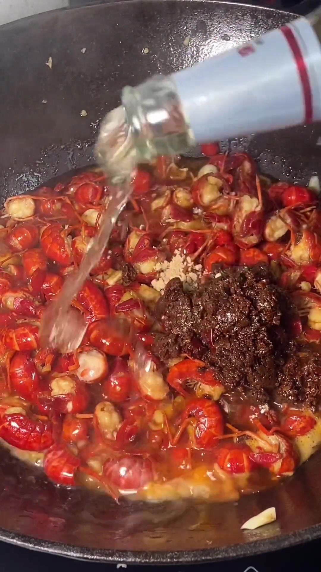 赣南丁姐美食分享，麻辣小龙虾家常做法