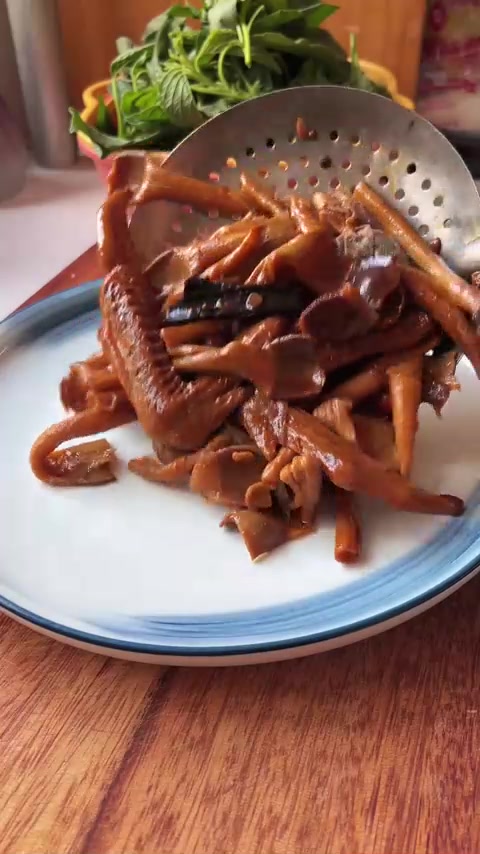 今天做的鸭货鸭板肠鸭翅太好吃了！