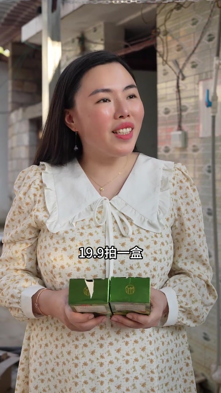 野菜焕颜清洁霜真的很好用，脸上爱出油出汗的就用它洗就对了。#小云小美 #野菜焕颜清洁霜 #