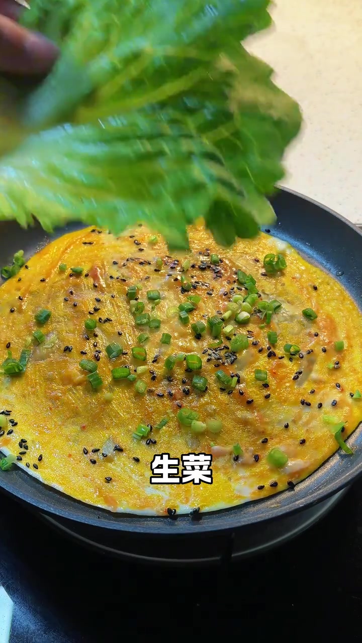 做早餐只要把思路打开,馄饨皮爆改煎饼果子!你会发现又快又好吃!#早餐#小学生早餐#煎饼果子