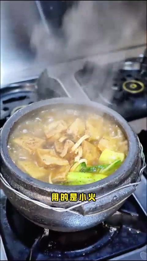 砂锅咕嘟细米线,手工凉皮热凉都有