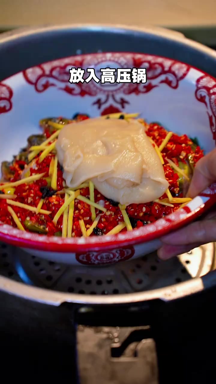 高压锅蒸黄鸭叫,肉质细嫩,鱼汤泡饭真韵味!湘潭