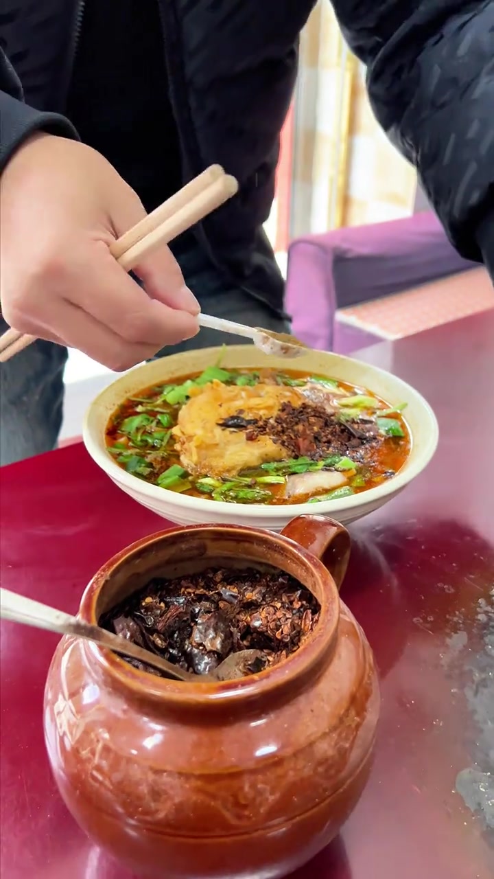遵义羊肉粉,鲜香四溢,地道风味!