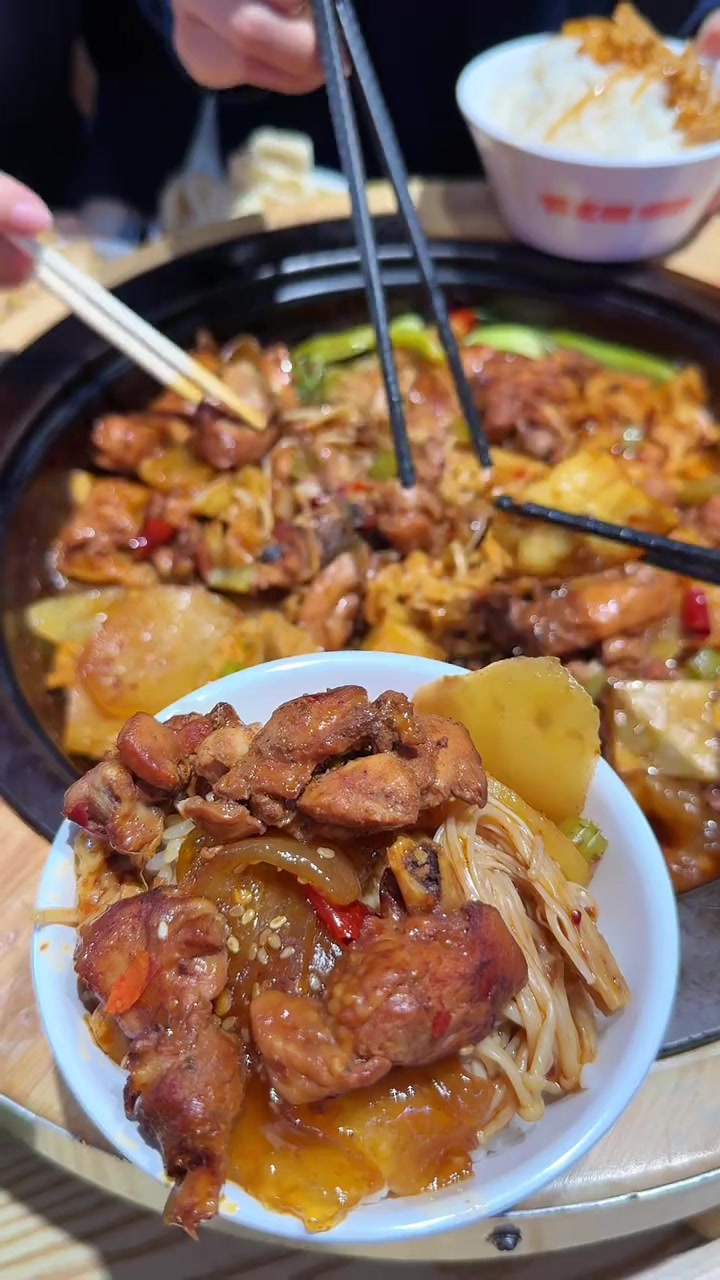 南阳花宝街鸡公煲,探店美食分享!