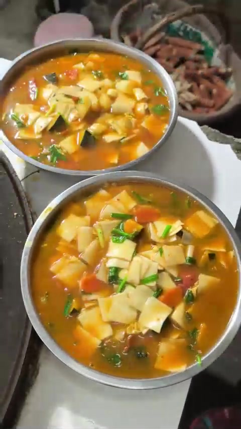 除了烩麻食，烩面片是我第二个爱吃的饭，根本吃不腻