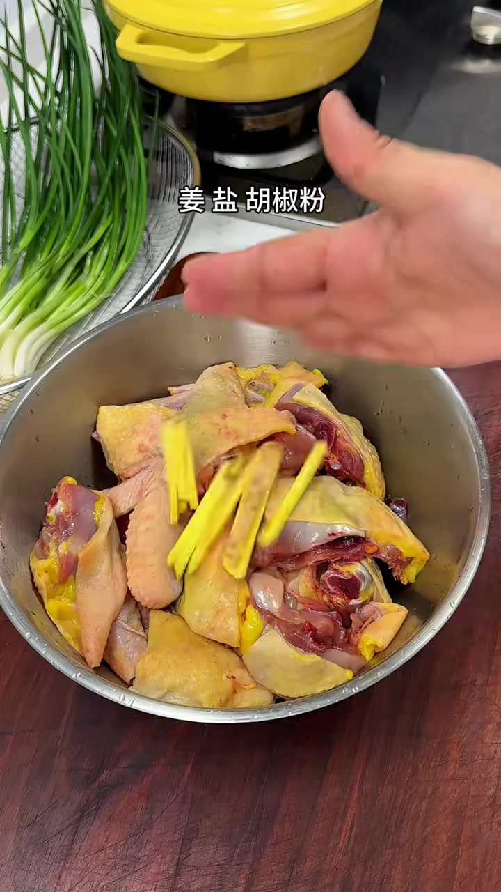 分享一道我们全家人都爱吃的干蒸鸡做法,不需要任何厨艺,做出来原汁原味,鲜嫩好吃!