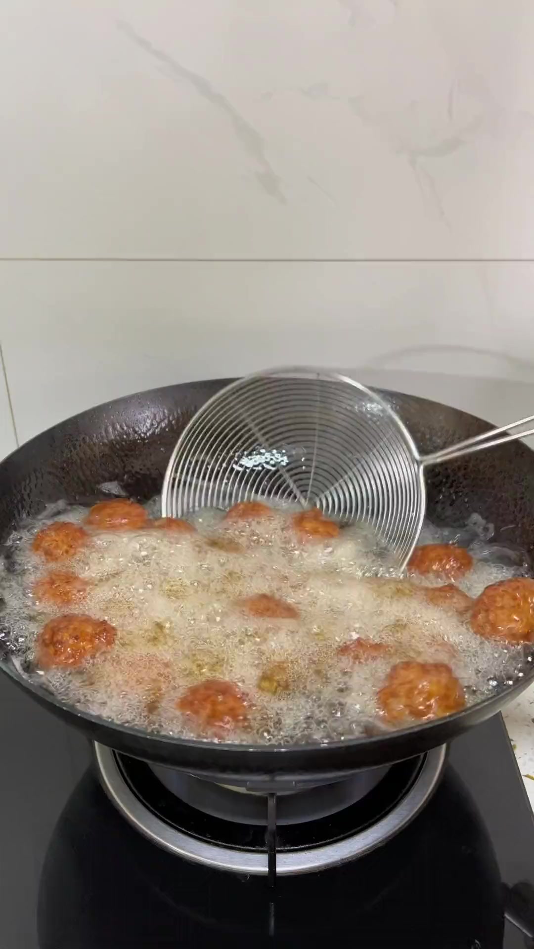 家常菜：炸猪肉丸子教程