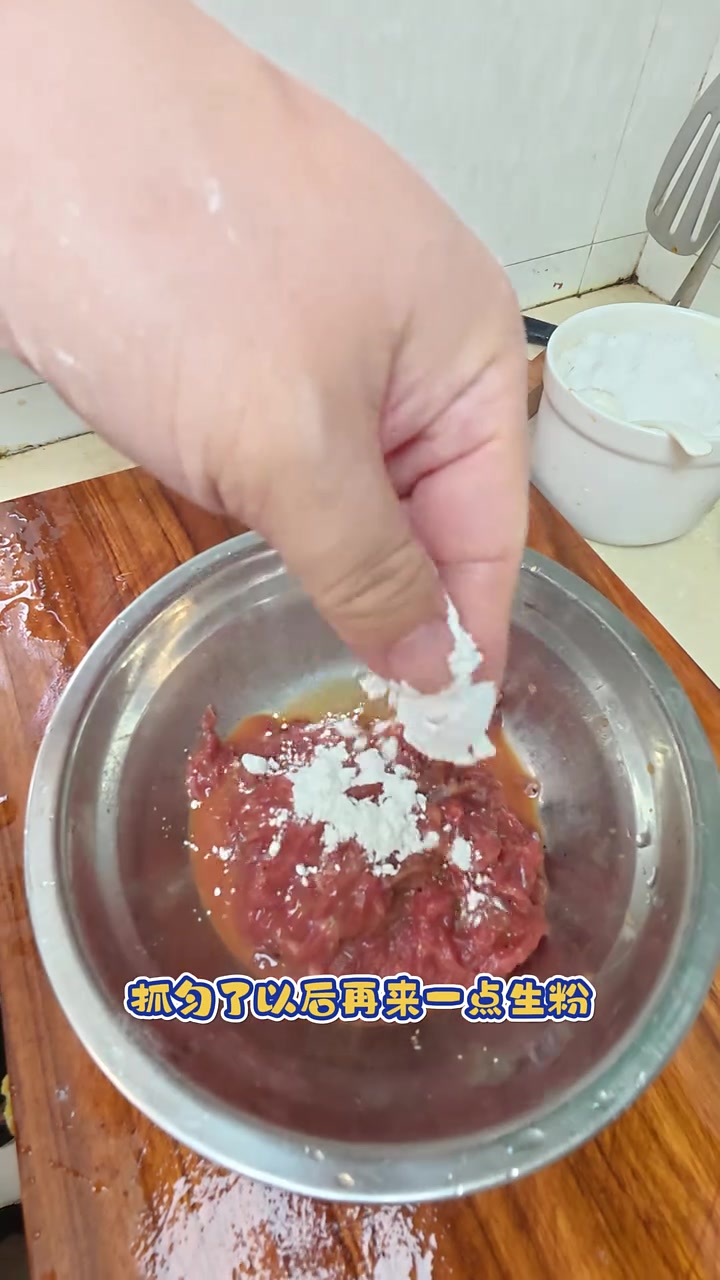 火龙果炒牛肉看似黑暗料理，品尝后却令人惊喜